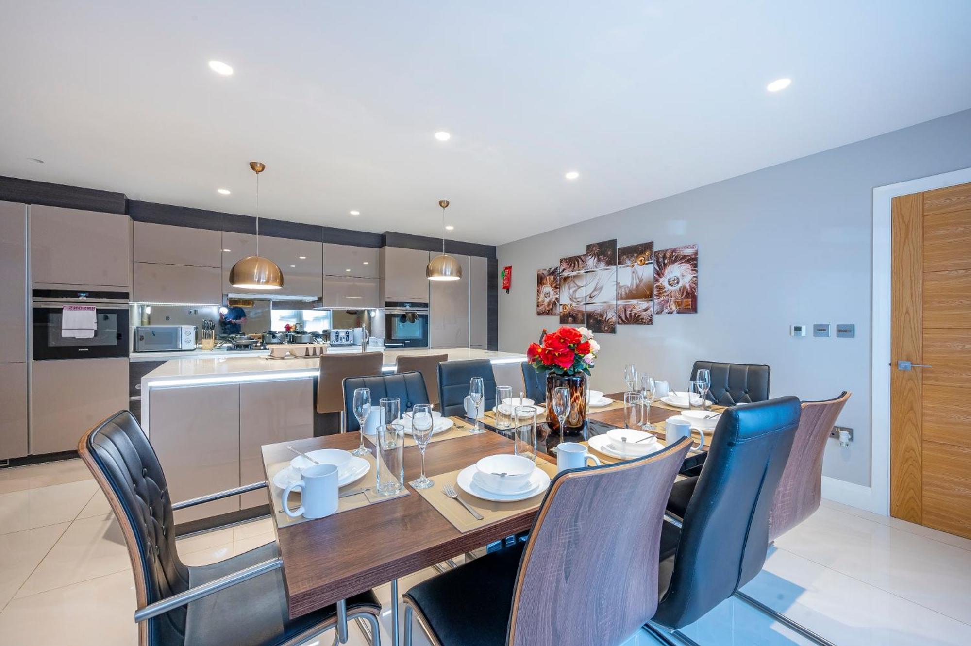 *ra7c* For Your Relaxed & Cosy + Free Parking + Free Fast Wifi * *