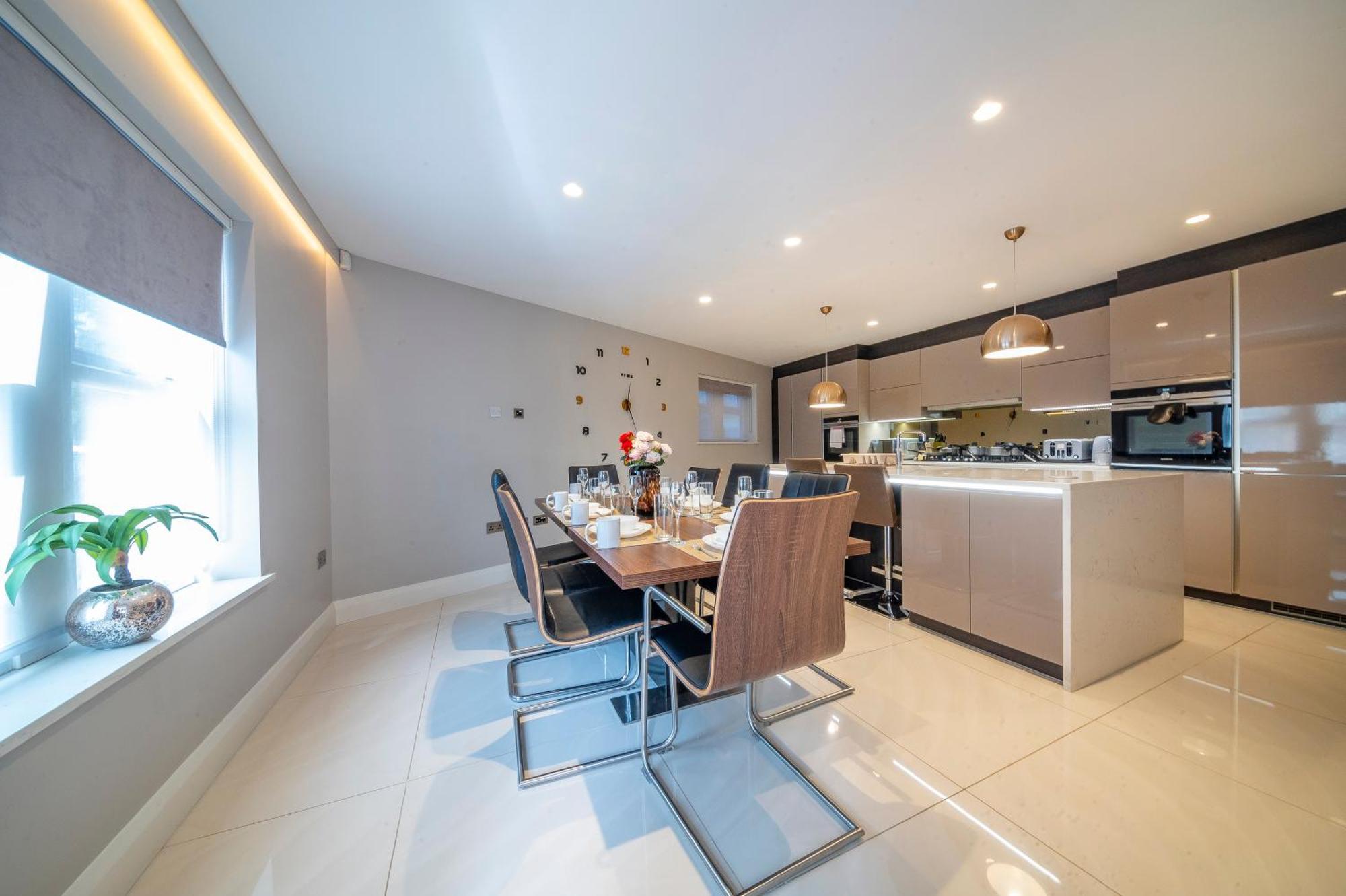 Homestay *ra7c* For Your Relaxed & Cosy + Free Parking + Free Fast Wifi * *