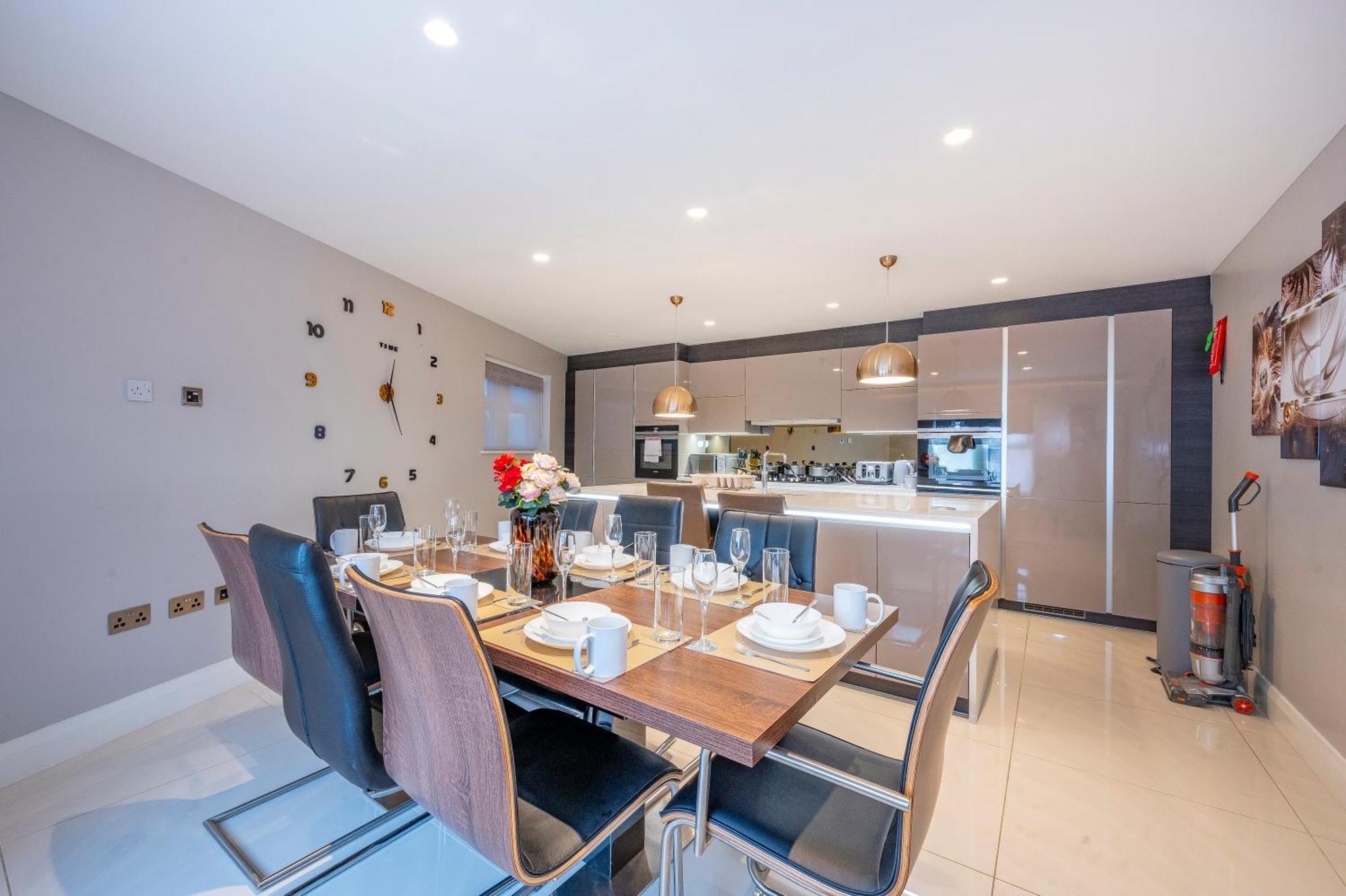 *ra7c* For Your Relaxed & Cosy + Free Parking + Free Fast Wifi * Homestay Batley