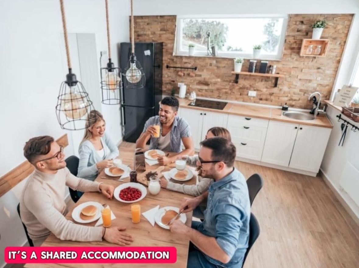Homestay *ra7c* For Your Relaxed & Cosy + Free Parking + Free Fast Wifi * *